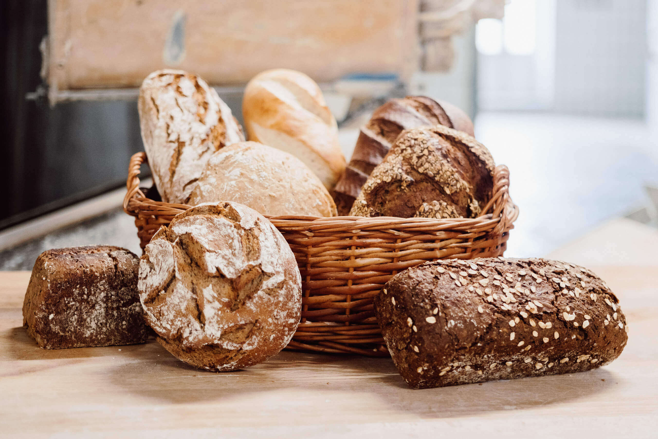 Frisch gebackenes Brot als Beispiel für echte Handwerkskunst in der Bäckerei Ebner