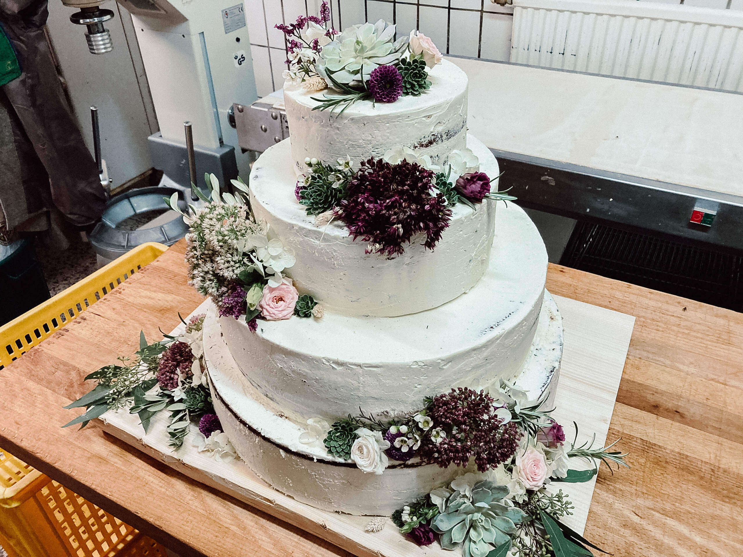 Moderne Hochzeitstorte aus der Bäckerei Ebner in Salzburg