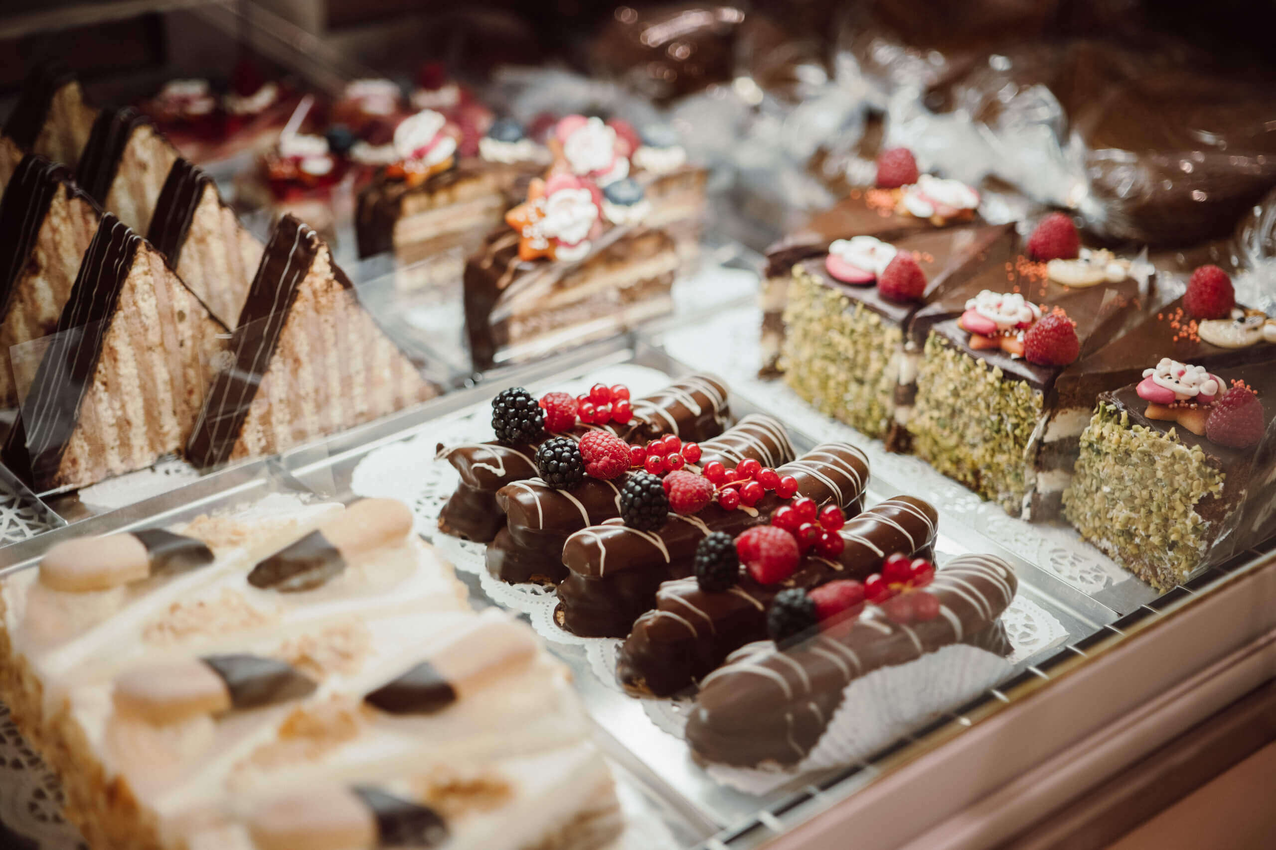 Auswahl an Kuchen und Torten aus der Bäckerei Ebner in Salzburg