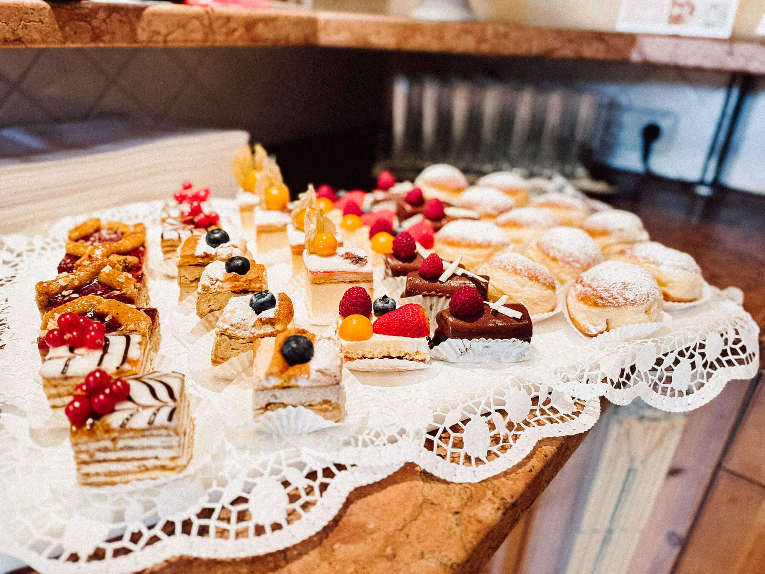 Kuchenbuffet für eine Tauffeier in Salzburg