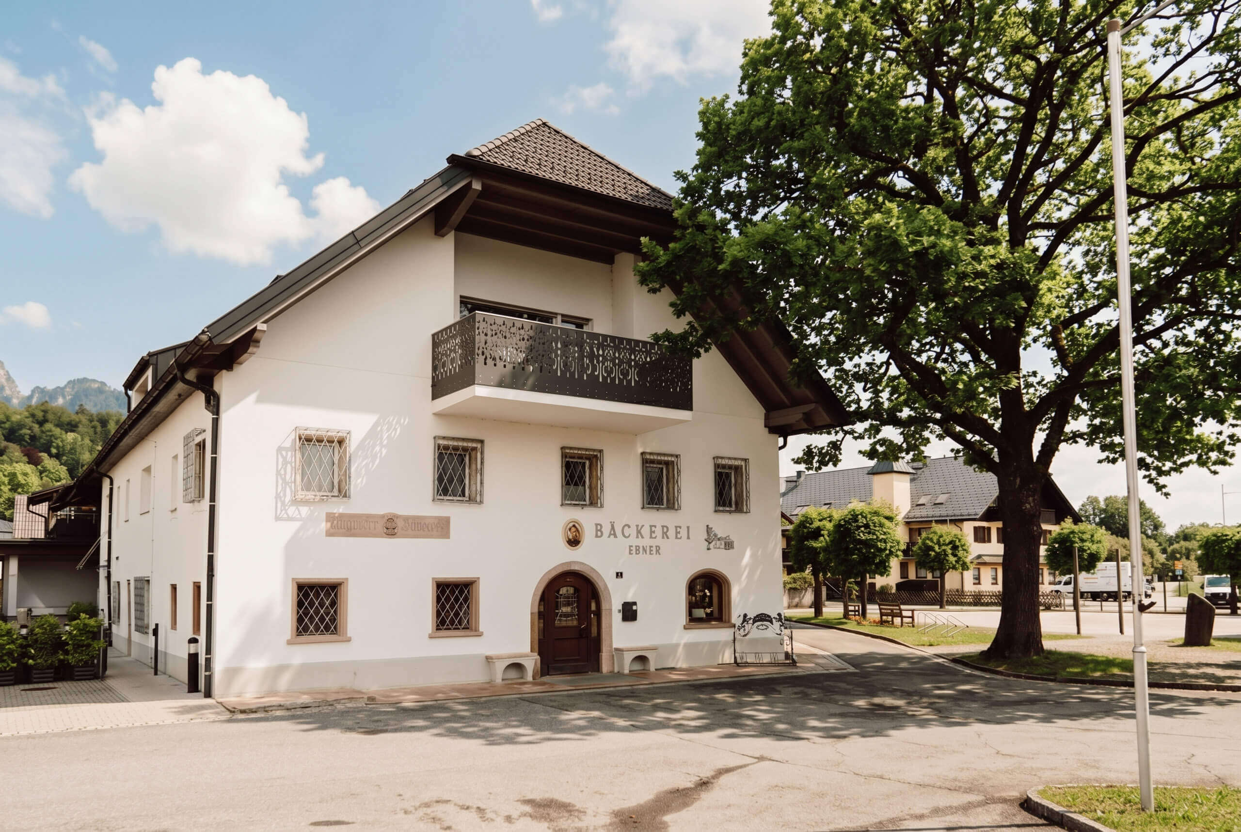 Außenansicht des traditionellen Gebäudes der Bäckerei Ebner in Anif